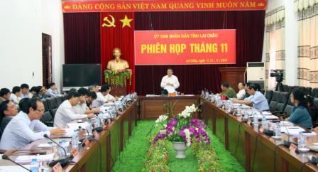   Đồng chí Nguyễn Khắc Chử, Phó Bí thư Tỉnh ủy, Chủ tịch UBND tỉnh  chủ trì phiên họp