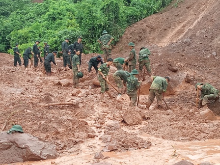 Lực lượng Công an và Quân đội tiếp tục tìm kiếm nạn nhân bị mất tích