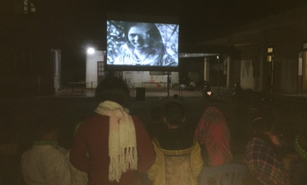 Một buổi chiếu phim của Đội Điện ảnh Bộ CHQS tỉnh trên địa bàn xã Trung Chải, huyện Nậm Nhùn