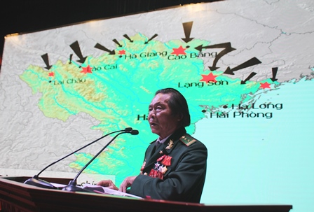 Đồng chí Nguyễn Thanh Luận - Nguyên Chủ tịch Hội Cựu Chiến binh Tỉnh truyền đạt nội dung tại hội nghị.