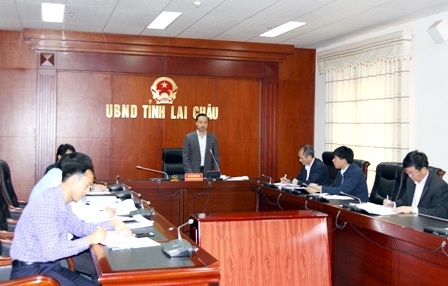 Đ/c Trần Tiến Dũng - Phó Bí thư Tỉnh ủy, Chủ tịch UBND tỉnh phát biểu chỉ đạo tại buổi giao ban trực tuyến với các huyện, thành phố