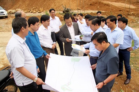 Đoàn công tác kiểm tra tình hình xây dựng khu di tích lịch sử văn hóa bản Lướt, xã Mường Kim