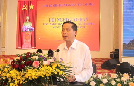 Đồng chí Vũ Văn Hoàn - Phó Bí thư Thường trực Tỉnh ủy, Chủ tịch Hội đồng Nhân dân tỉnh phát biểu tại Hội nghị