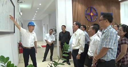 Đoàn công tác của HĐND huyện Hòn Đất thăm thủy điện Huội Quảng