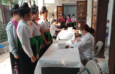 Tư vấn và cung cấp dịch vụ KHHGĐ cho chị em phụ nữ tại xã Nong Hẻo (Sìn Hồ)