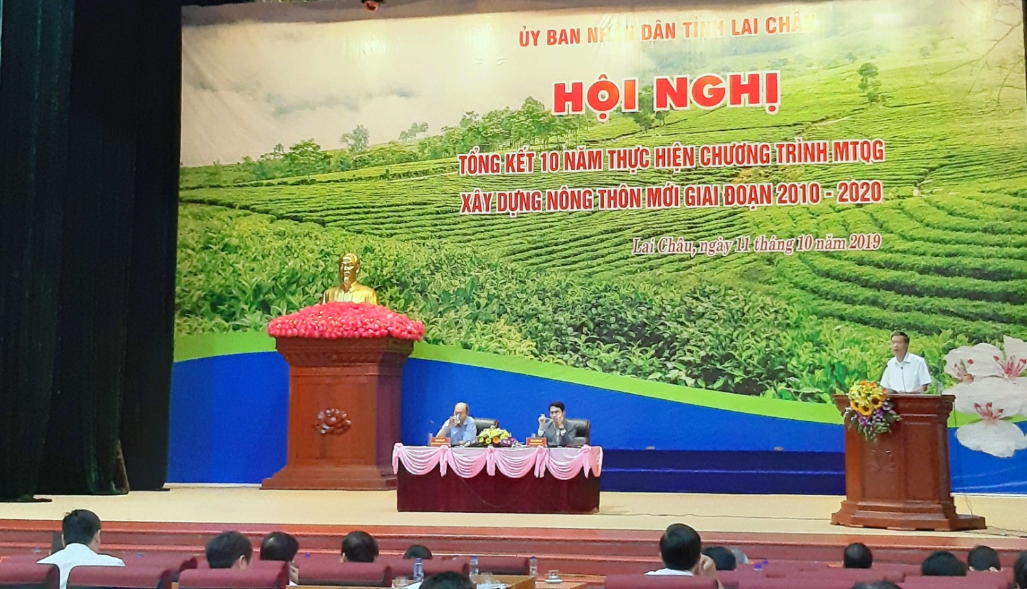Đ/c Vũ Văn Hoàn - Phó Bí thư Tỉnh ủy, Chủ tịch HĐND tỉnh phát biểu tại hội nghị