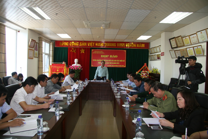 Đ/c Trần Hữu Chí - TUV, Trưởng Ban Dân tộc tỉnh, Phó trưởng ban thường trực Ban Chỉ đạo Đại hội phát biểu kết luận buổi họp báo