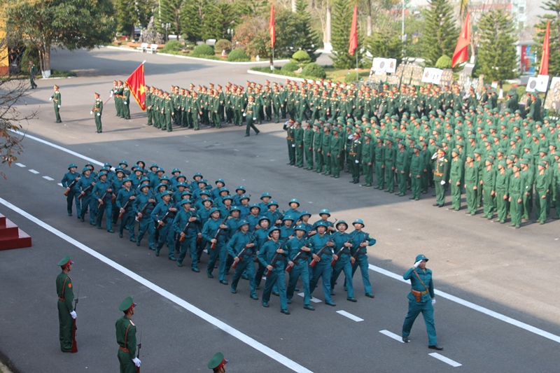 Lực lượng DQTV tham gia duyệt đội ngũ tại lễ ra quân huấn luyện