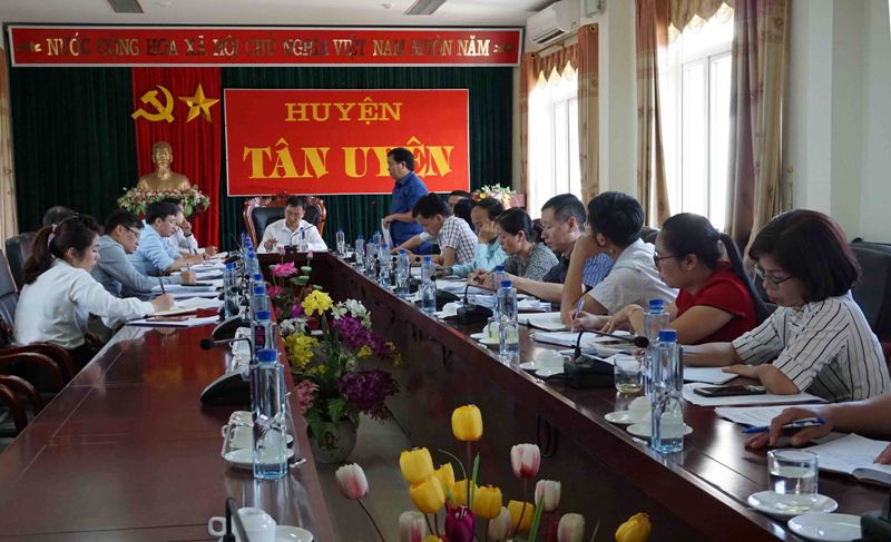 Đoàn giám sát tại UBND huyện Tân Uyên