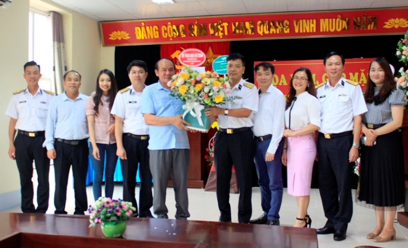 Đoàn công tác Bộ Tham mưu Quân chủng Hải quân chúc mừng Báo Lai Châu