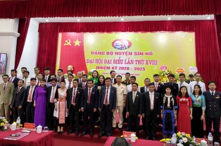 Ban Chấp hành Đảng bộ huyện Sìn Hồ khóa XVIII, nhiệm kỳ 2020 – 2025 ra mắt Đại hội