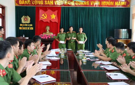 Đại tá Phạm Hải Đăng – Phó Giám đốc Công an tỉnh, Thủ trưởng Cơ quan Cảnh sát điều tra Công an tỉnh biểu dương khen thưởng