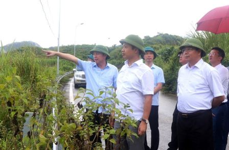 Đồng chí Trần Tiến Dũng - Phó Bí thư Tỉnh ủy, Chủ tịch UBND kiểm tra tiến độ xây dựng các công trình của huyện Nậm Nhùn