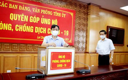 Đồng chí Lê Văn Lương – Phó Bí thư Thường trực Tỉnh ủy tham gia ủng hộ