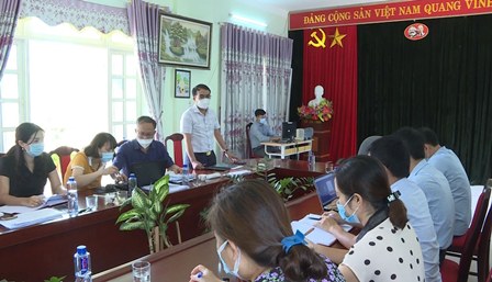 Đồng chí Lưu Hồng Phương - Phó Giám đốc Sở Giáo dục và Đào tạo, Trưởng đoàn công tác của tỉnh phát biểu kết luận buổi làm việc.