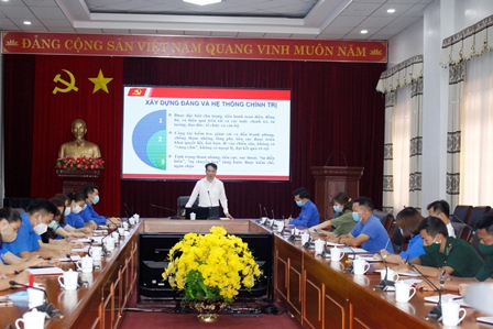 Đồng chí Lê Chí Công - Phó trưởng Ban Tuyên giáo Tỉnh ủy triển khai Nghị quyết Đại hội XIII của Đảng cho đoàn viên, thanh niên tại Hội nghị
