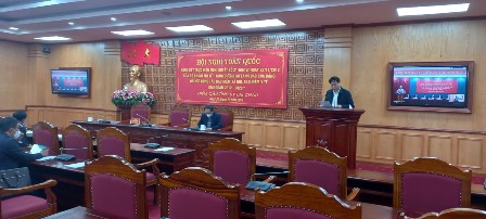 Đồng chí Lê Văn Lương - Phó Bí thư Thường trực Tỉnh ủy phát biểu tham luận tại điểm cầu tỉnh Lai Châu