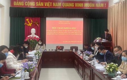 Đồng chí Nguyễn Tiến Tăng - Hiệu trưởng, Chủ tịch Hội đồng khoa học Báo cáo đề dẫn Hội thảo