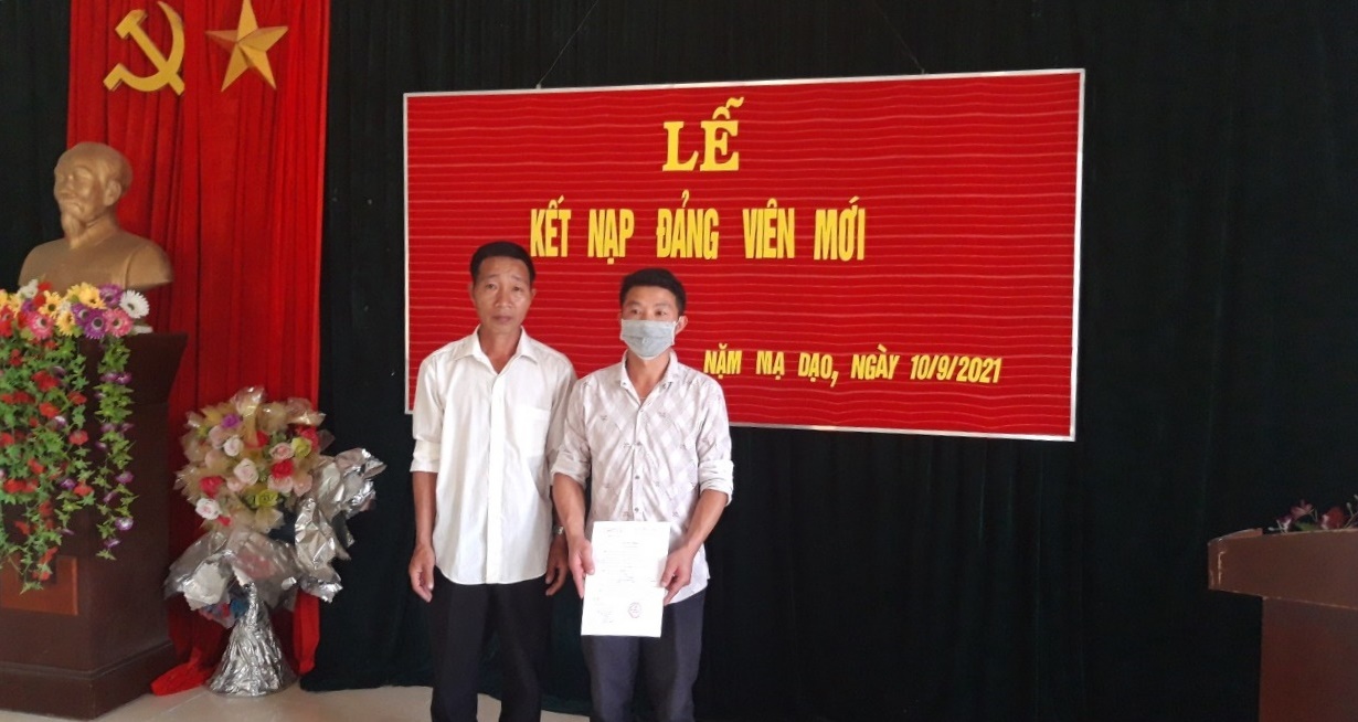 Lễ kết nạp đảng viên mới tại Chi bộ bản Nặm Mạ Dạo, xã Mai Quai, huyện Sìn Hồ