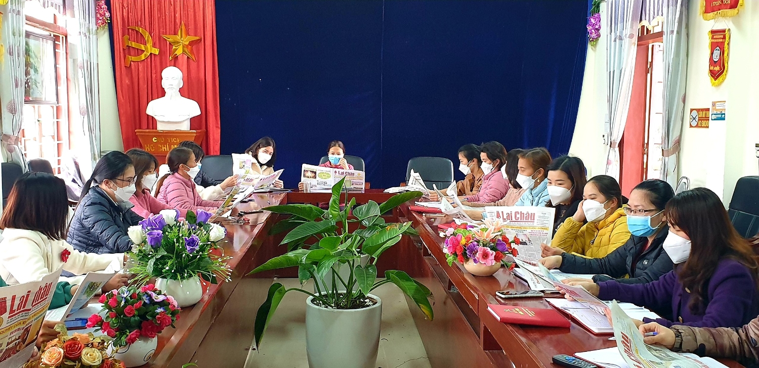 Sử dụng báo, tạp chí của Đảng của giáo viên Trường Tiểu học thị trấn Sìn Hồ