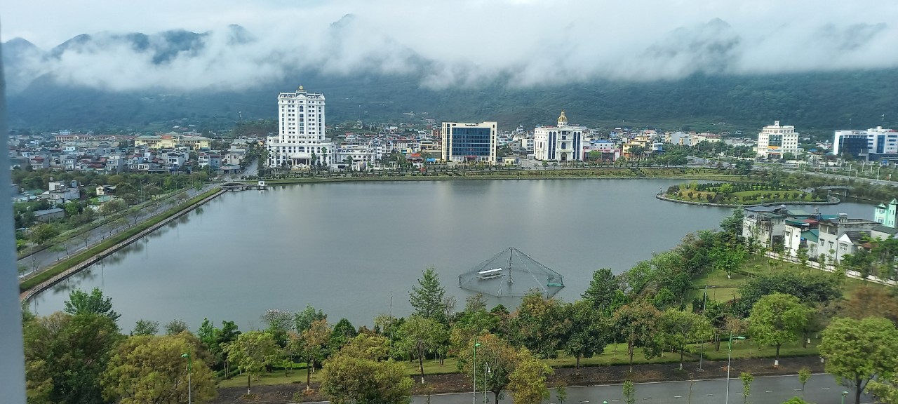 Thành phố Lai Châu được xây dựng mang tầm vóc đô thị xanh và hiện đại (Một góc thành phố)