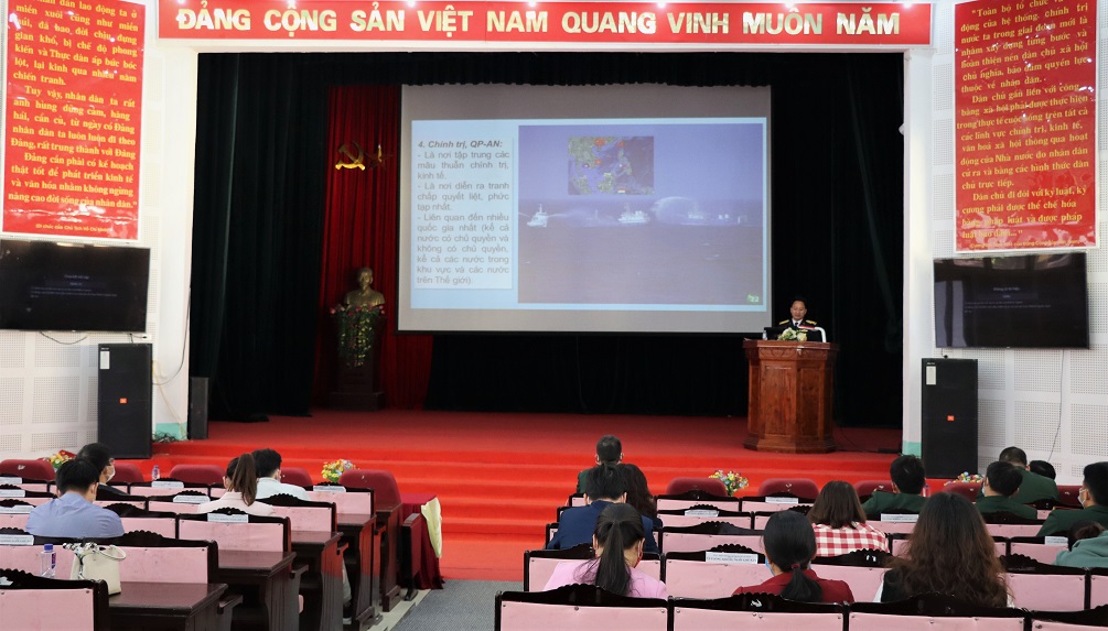 Ban Tuyên giáo Tỉnh ủy phối hợp với Bộ Tham mưu Hải quân tăng cường công tác tuyên truyền về biển, đảo (Hội nghị thông tin về biển, đảo tại huyện Mường Tè)