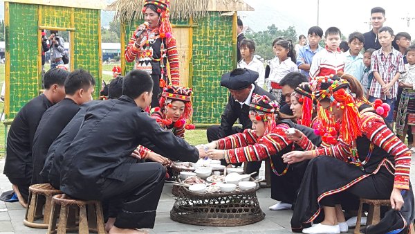 Phục dựng nghi lễ trong đám cưới cổ truyền của dân tộc Hà Nhì