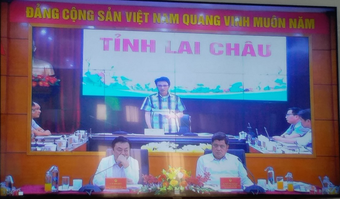 Đồng chí Hà Trọng Hải - TUV, Phó Chủ tịch UBND tỉnh phát biểu tham luận tại Hội nghị