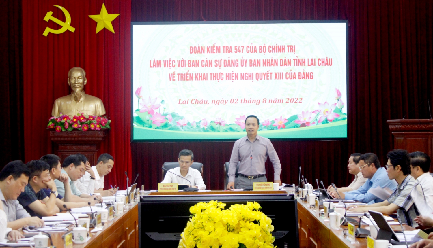 Đồng chí Trần Tiến Dũng - Phó Bí thư Tỉnh uỷ, Bí thư Ban Cán sự Đảng, Chủ tịch UBND tỉnh phát biểu tại buổi làm việc
