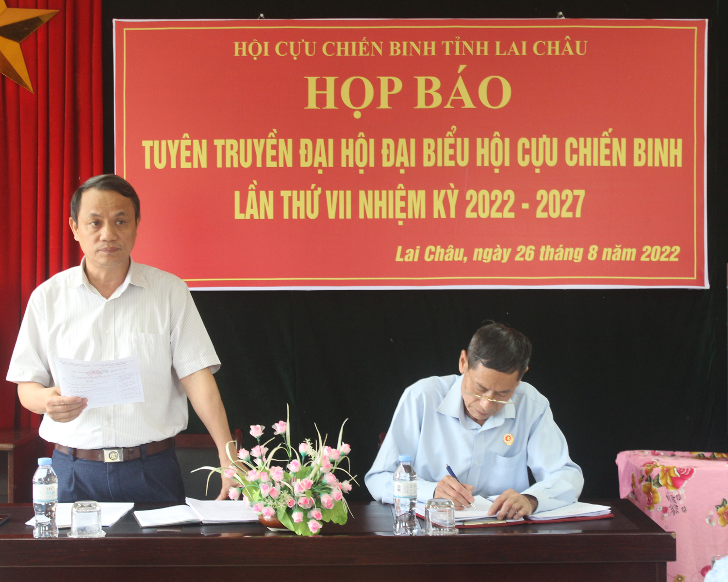 Đồng chí Đặng Thanh Sơn – Phó trưởng ban Thường trực, Ban Tuyên giáo Tỉnh ủy phát biểu tại buổi họp báo