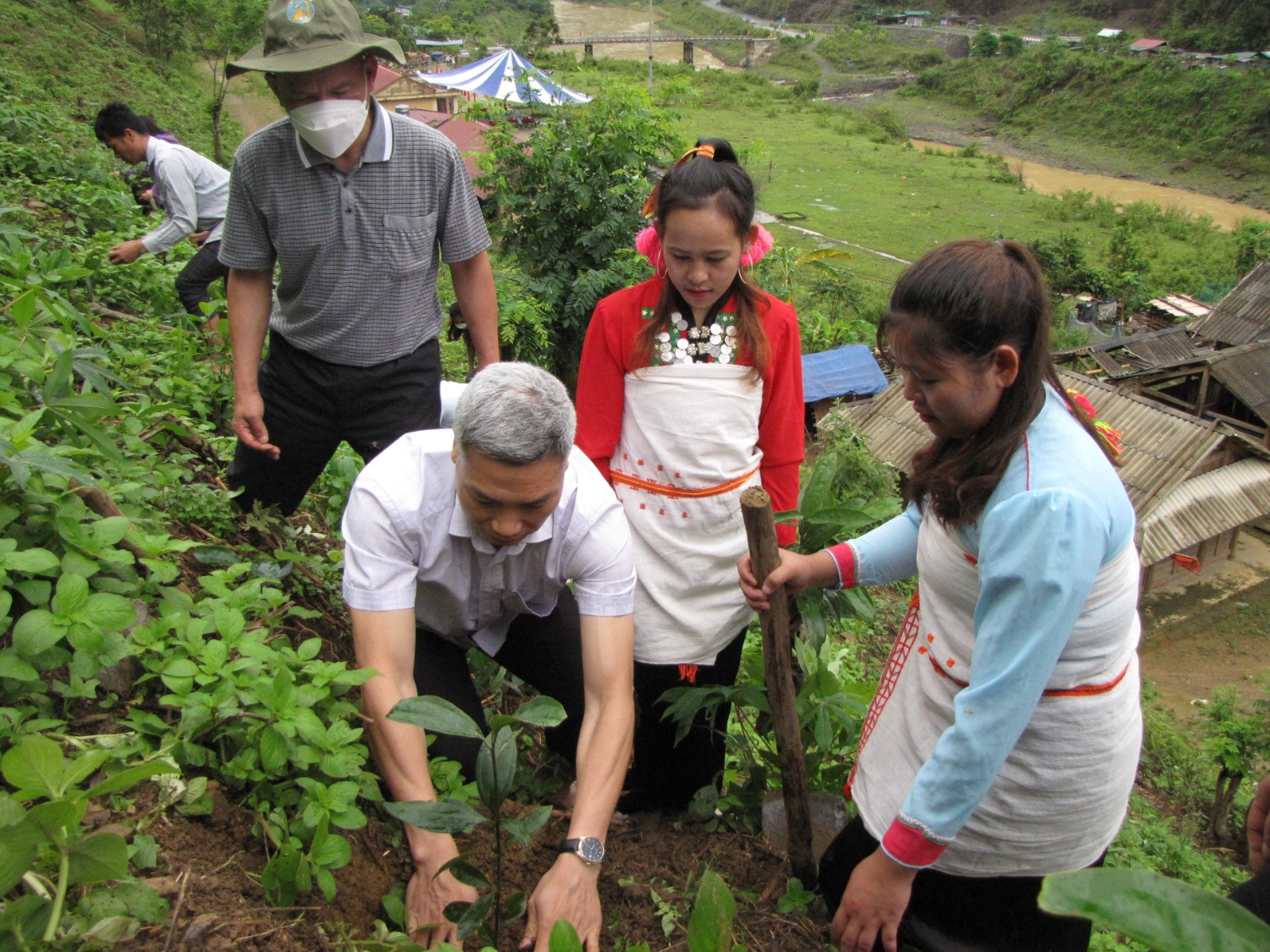 Lãnh đạo huyện Nậm Nhùn trực tiếp chỉ đạo triển khai thực hiện Nghị quyêt về phát triển rừng tại cơ sở