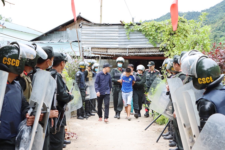 Lực lượng Công an tỉnh phá tụ điểm ma túy bản Pa Mu (xã Hua Bum, Nậm Nhùn) tháng 7/2021