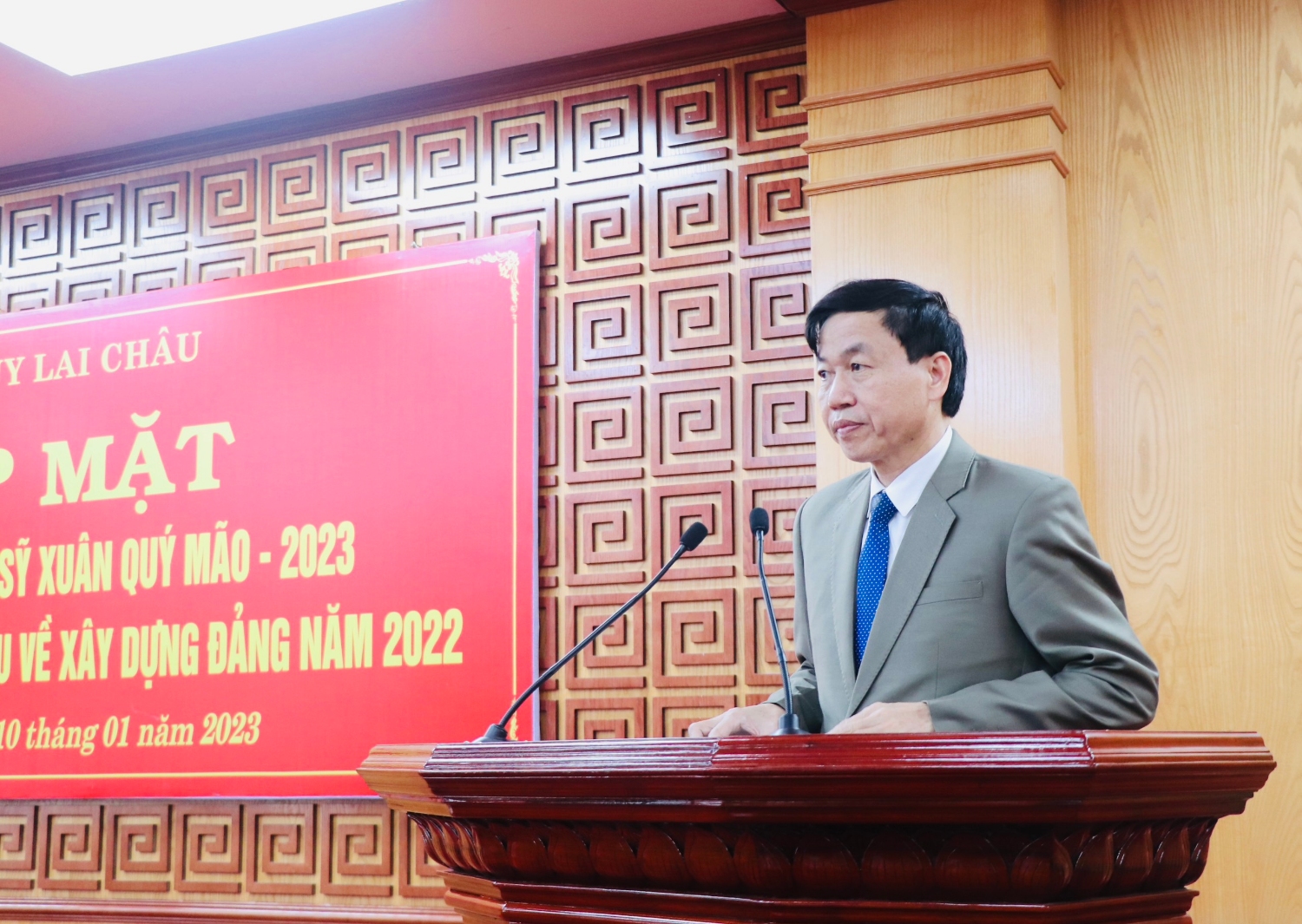 Đồng chí Lê Văn Lương, Phó Bí thư Thường trực Tỉnh ủy phát biểu tại buổi gặp mặt