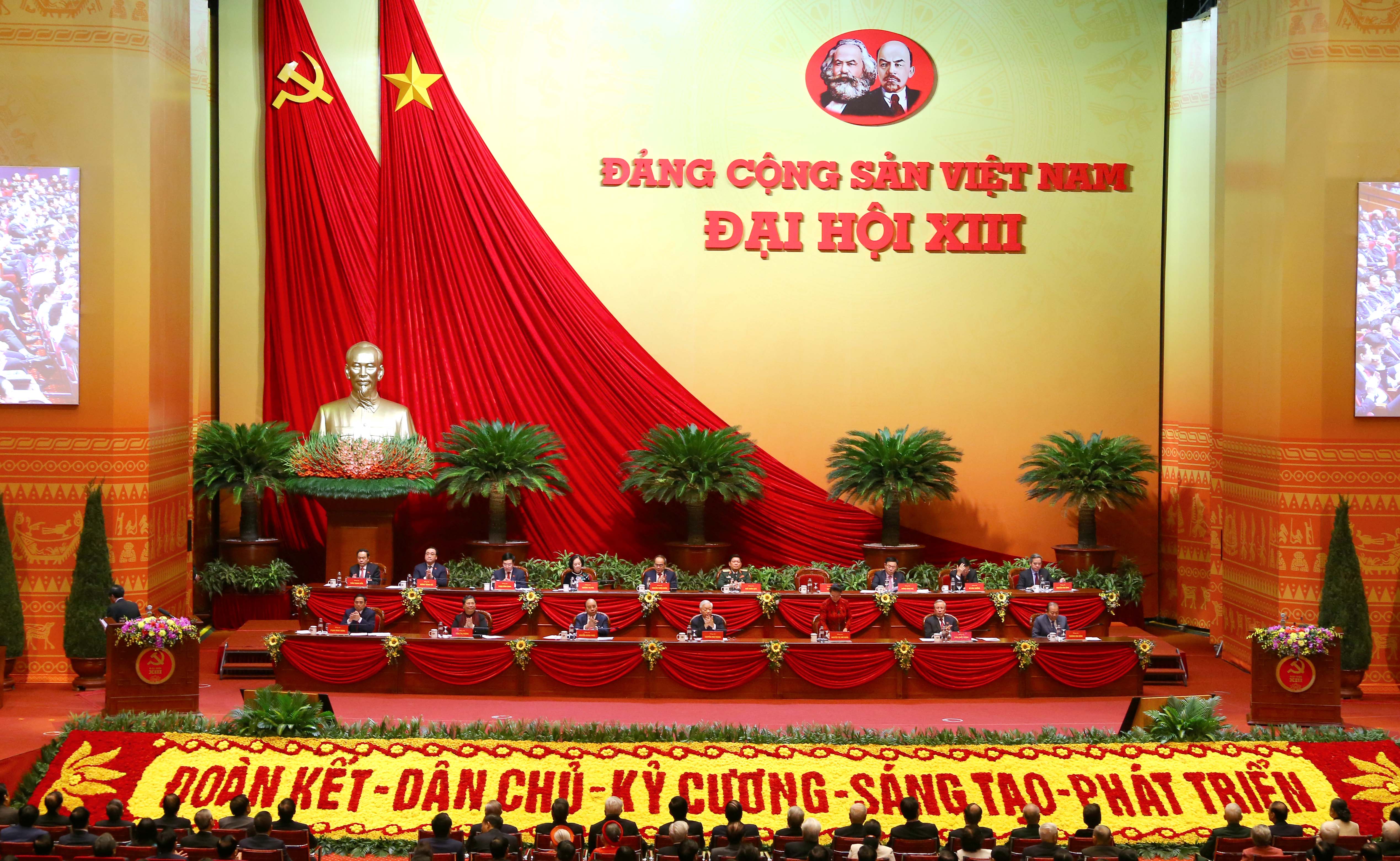 Trải qua 93 mùa xuân với 13 kỳ Đại hội, Đảng Cộng sản Việt Nam đã lãnh đạo và tổ chức mọi thắng lợi của cách mạng Việt Nam