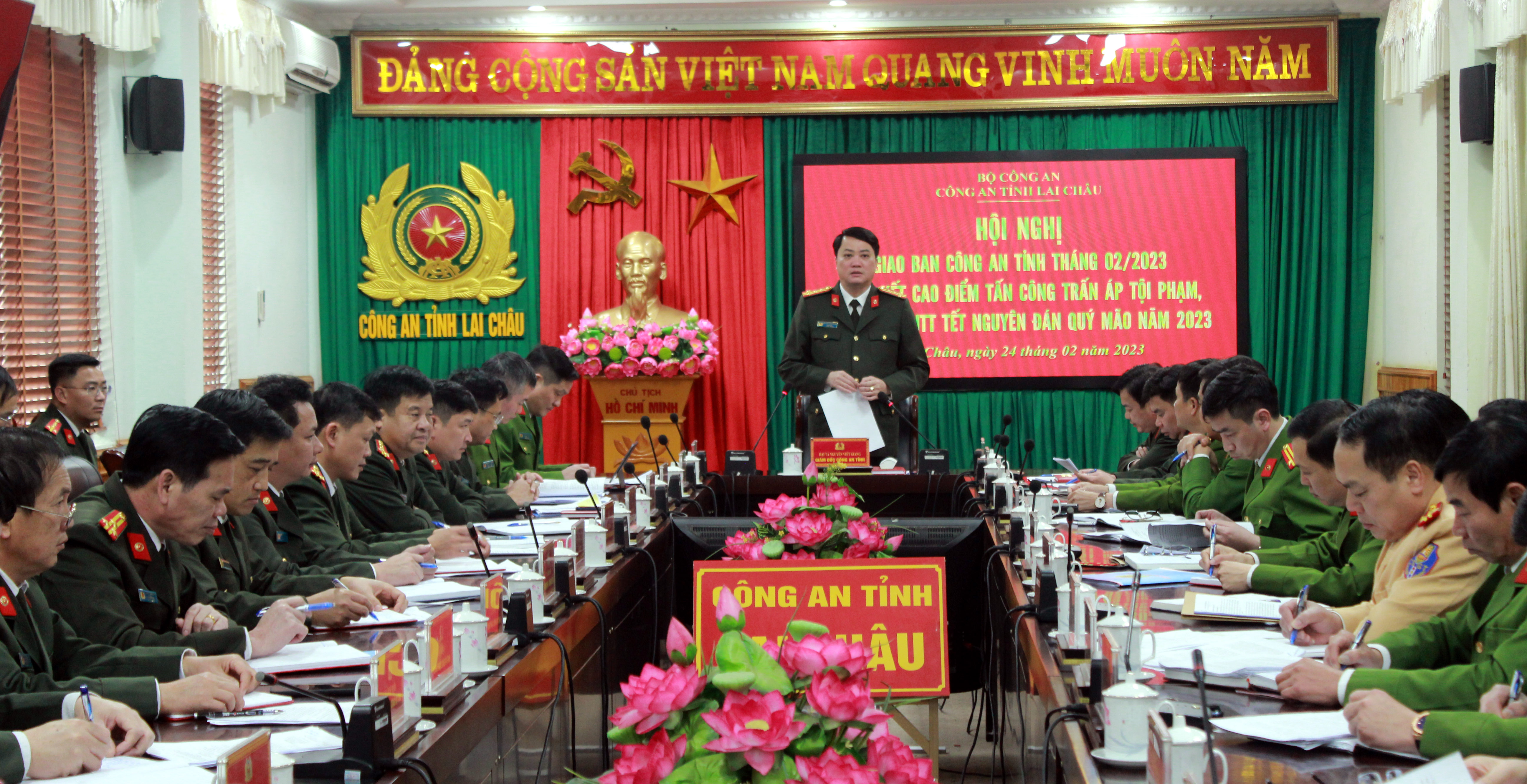 Đại tá Nguyễn Viết Giang - Ủy viên Ban Thường vụ Tỉnh ủy, Giám đốc Công an tỉnh phát biểu kết luận Hội nghị