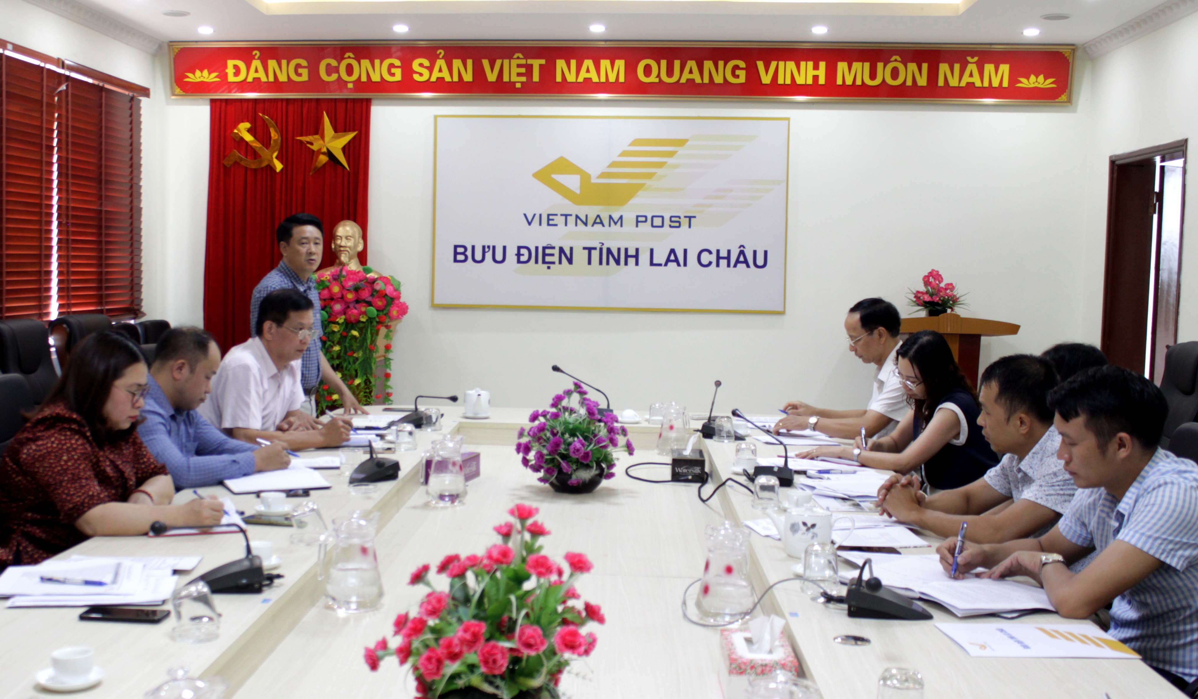 Quang cảnh buổi làm việc giữa Báo Lai Châu và Bưu điện tỉnh