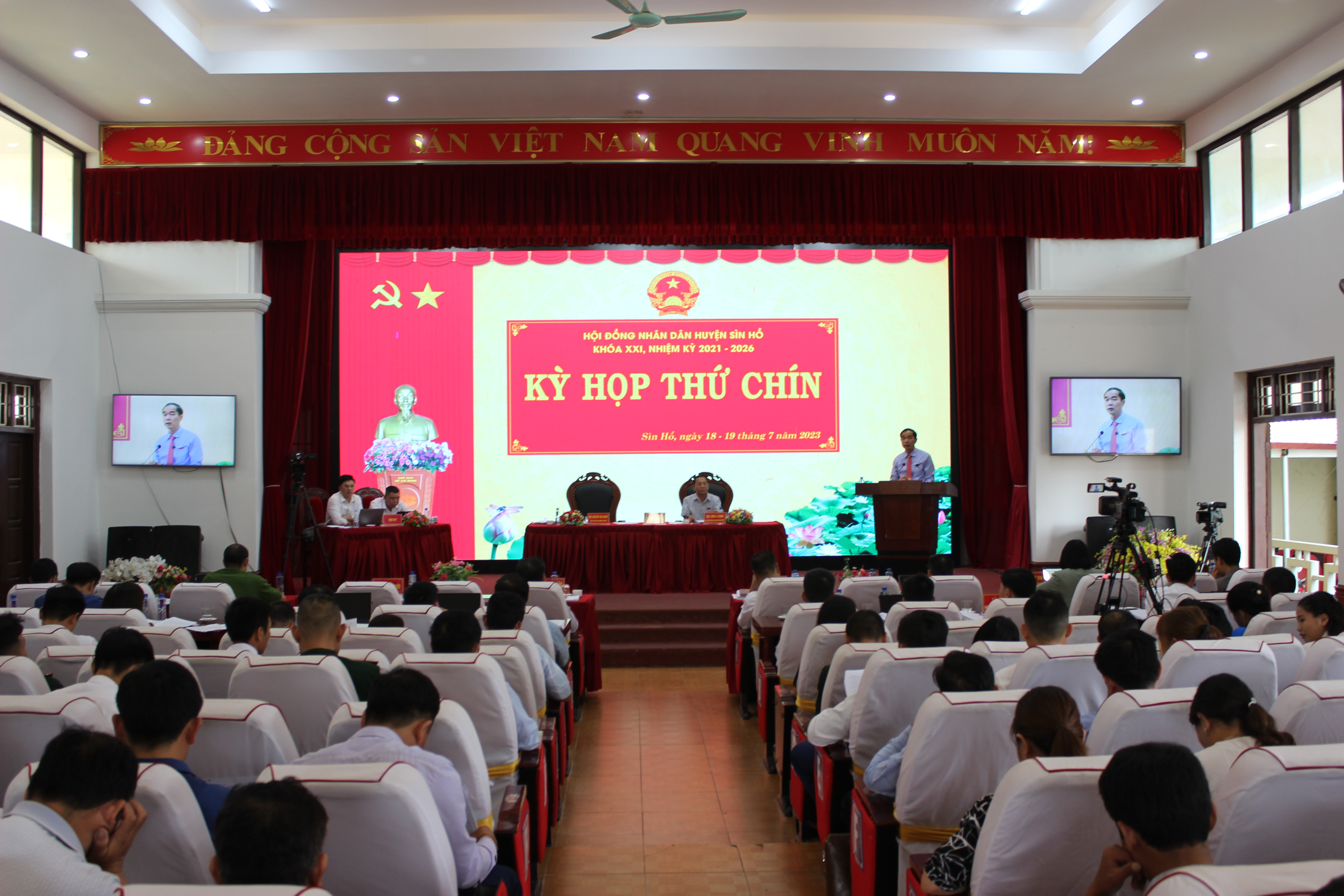 Quang cảnh Kỳ họp thứ Chín, HĐND huyện Sìn Hồ khóa XXI, nhiệm kỳ 2021 - 2026