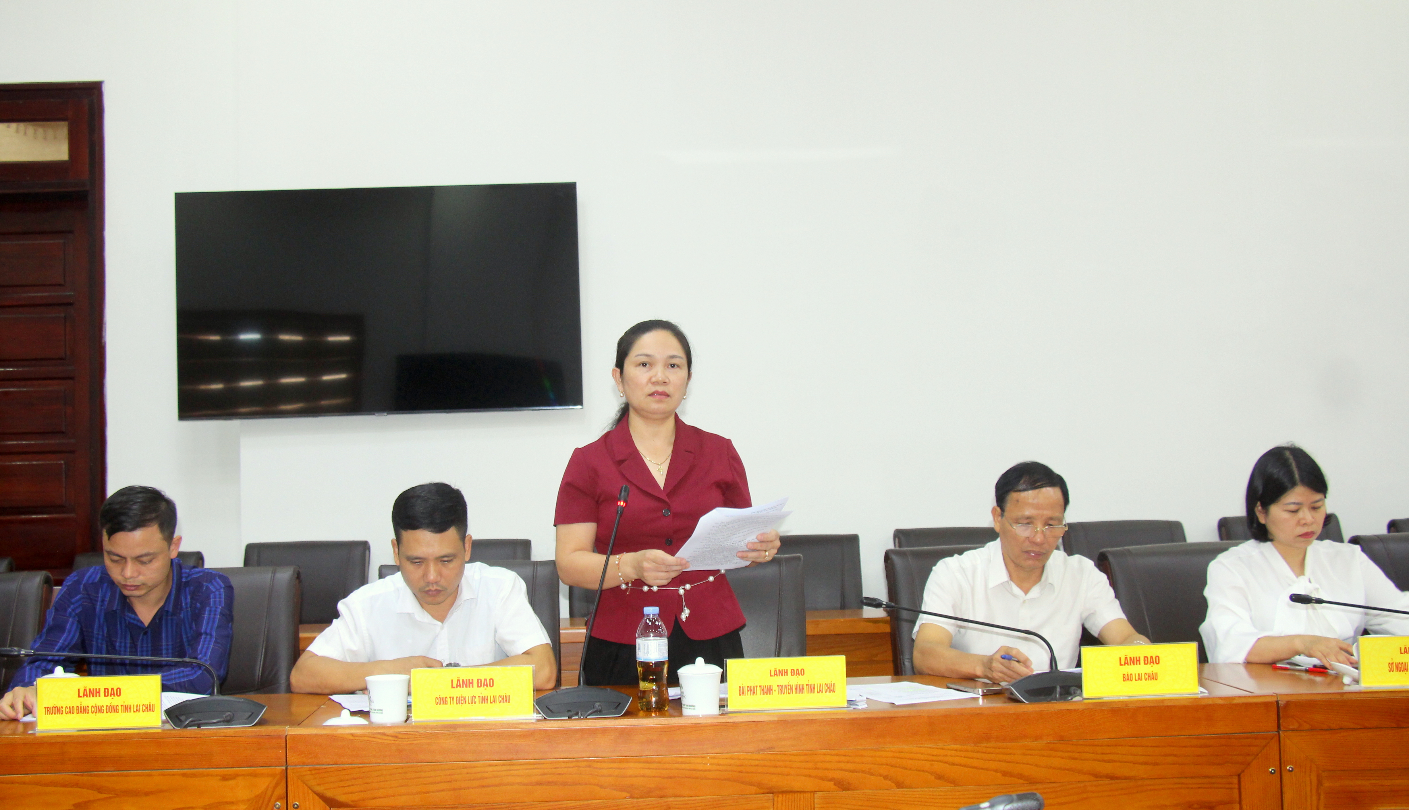 Lãnh đạo Đài Phát thanh - Truyền hình tỉnh phát biểu ý kiến tại cuộc họp