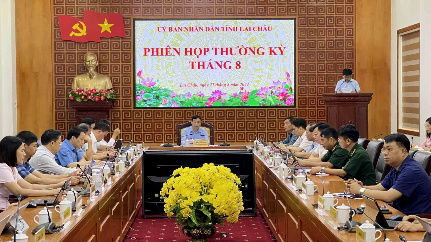 Quang cảnh Phiên họp