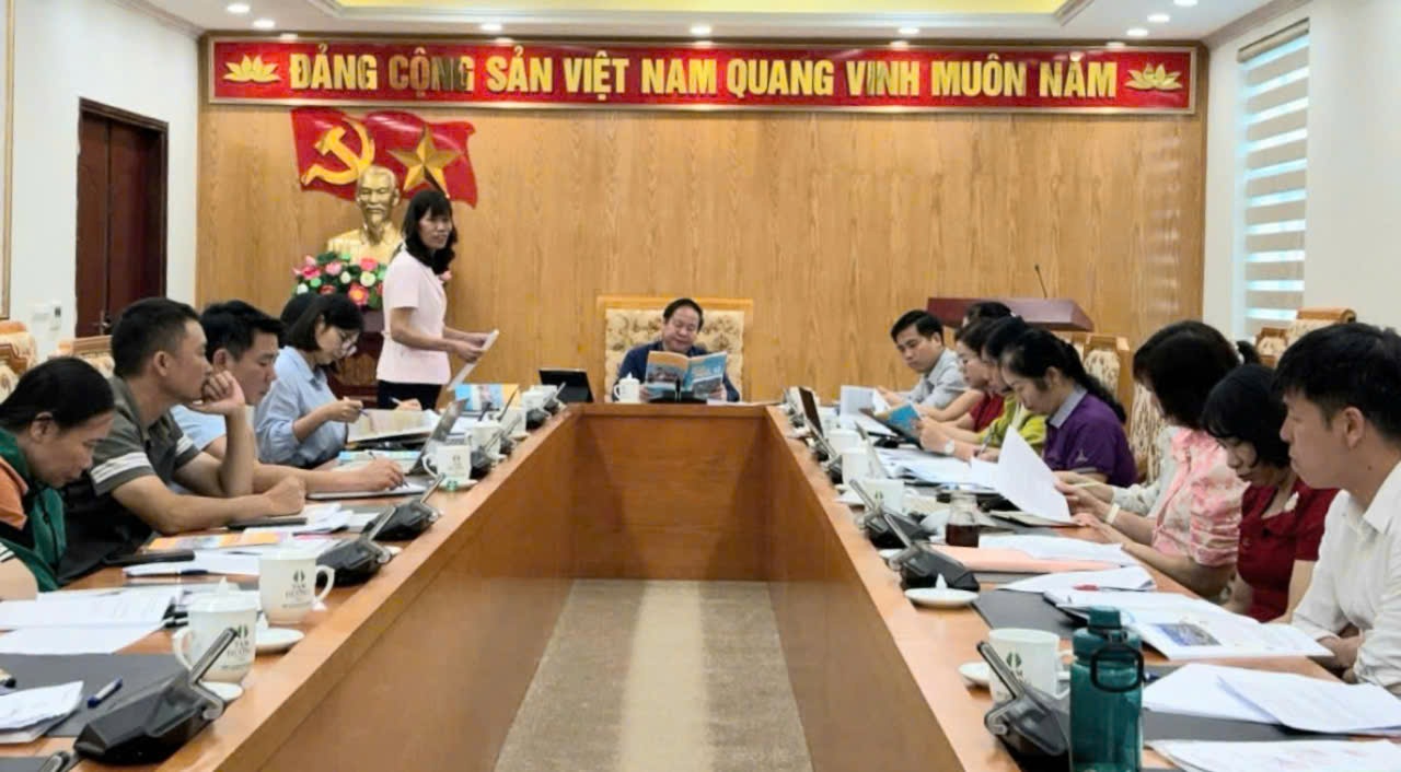 Quang cảnh cuộc họp