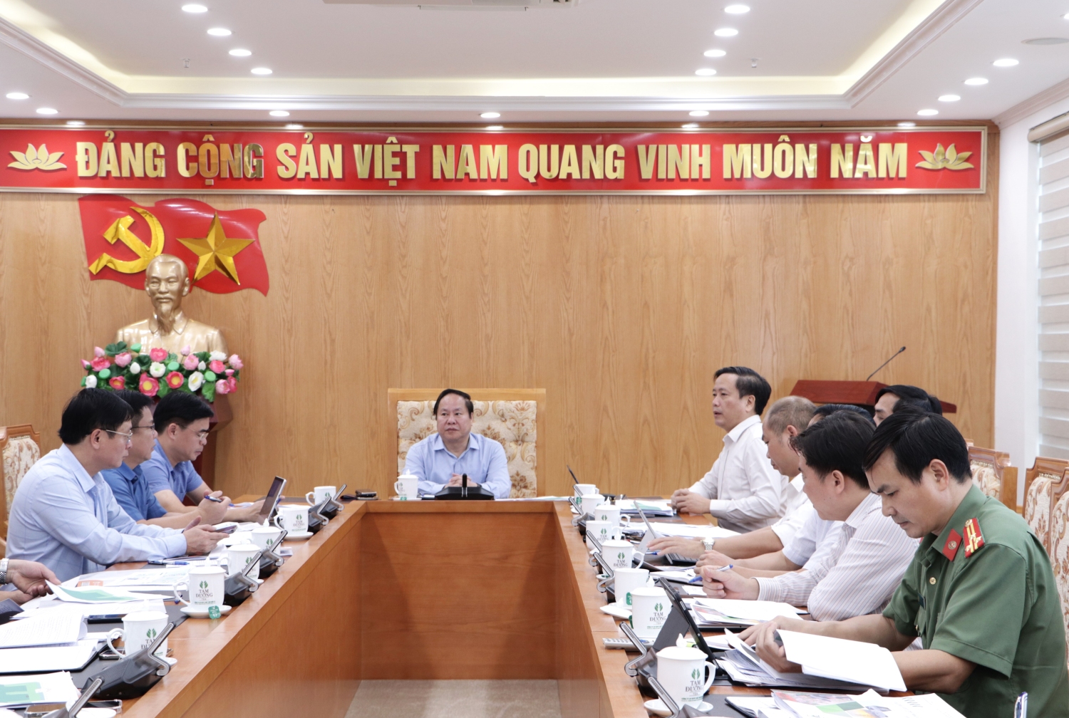 Quang cảnh cuộc họp