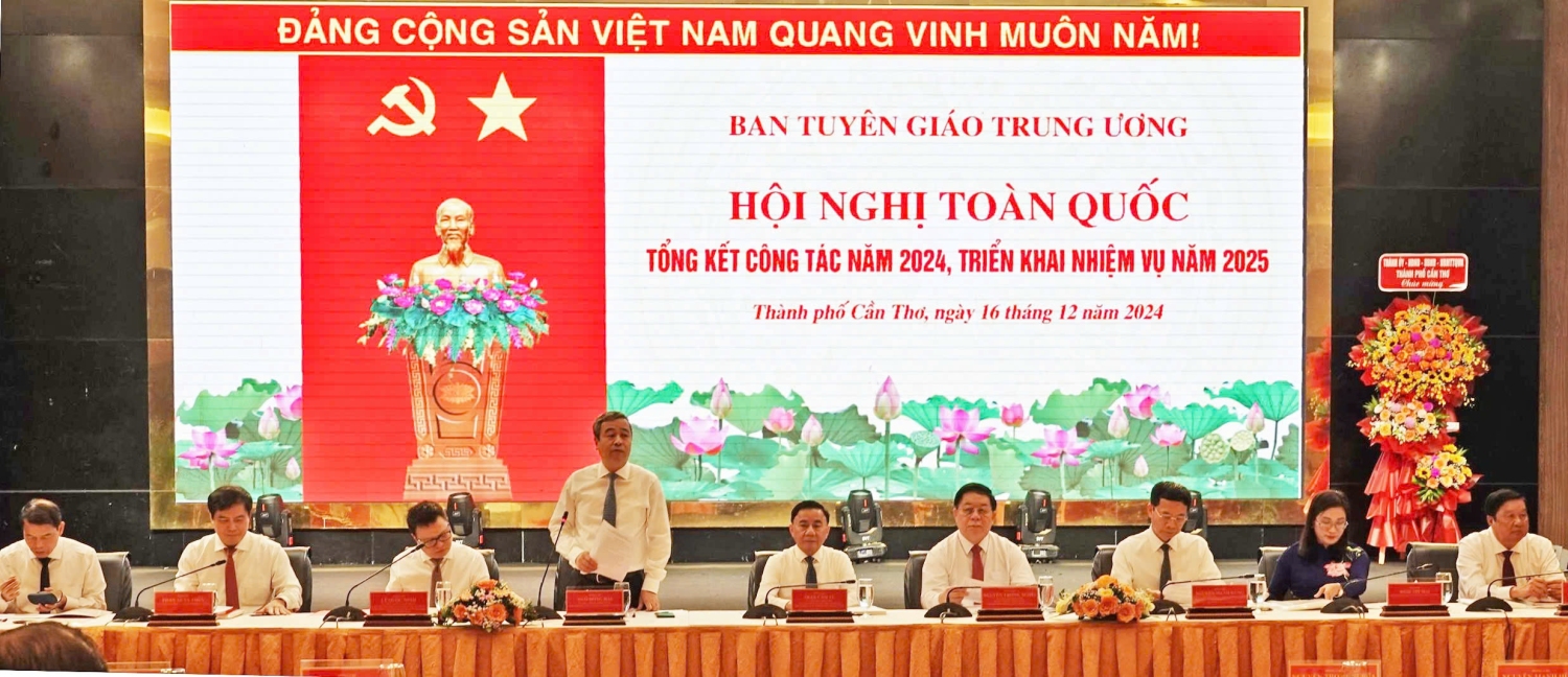 Các đồng chí lãnh đạo Ban Tuyên giáo Trung ương chủ trì Hội nghị