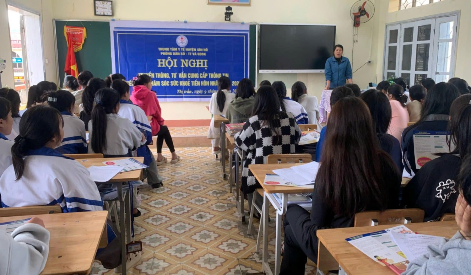 Truyền thông tư vấn, cung cấp thông tin chăm sóc sức khỏe tiền hôn nhân cho học sinh tại Thị trấn Sìn Hồ.