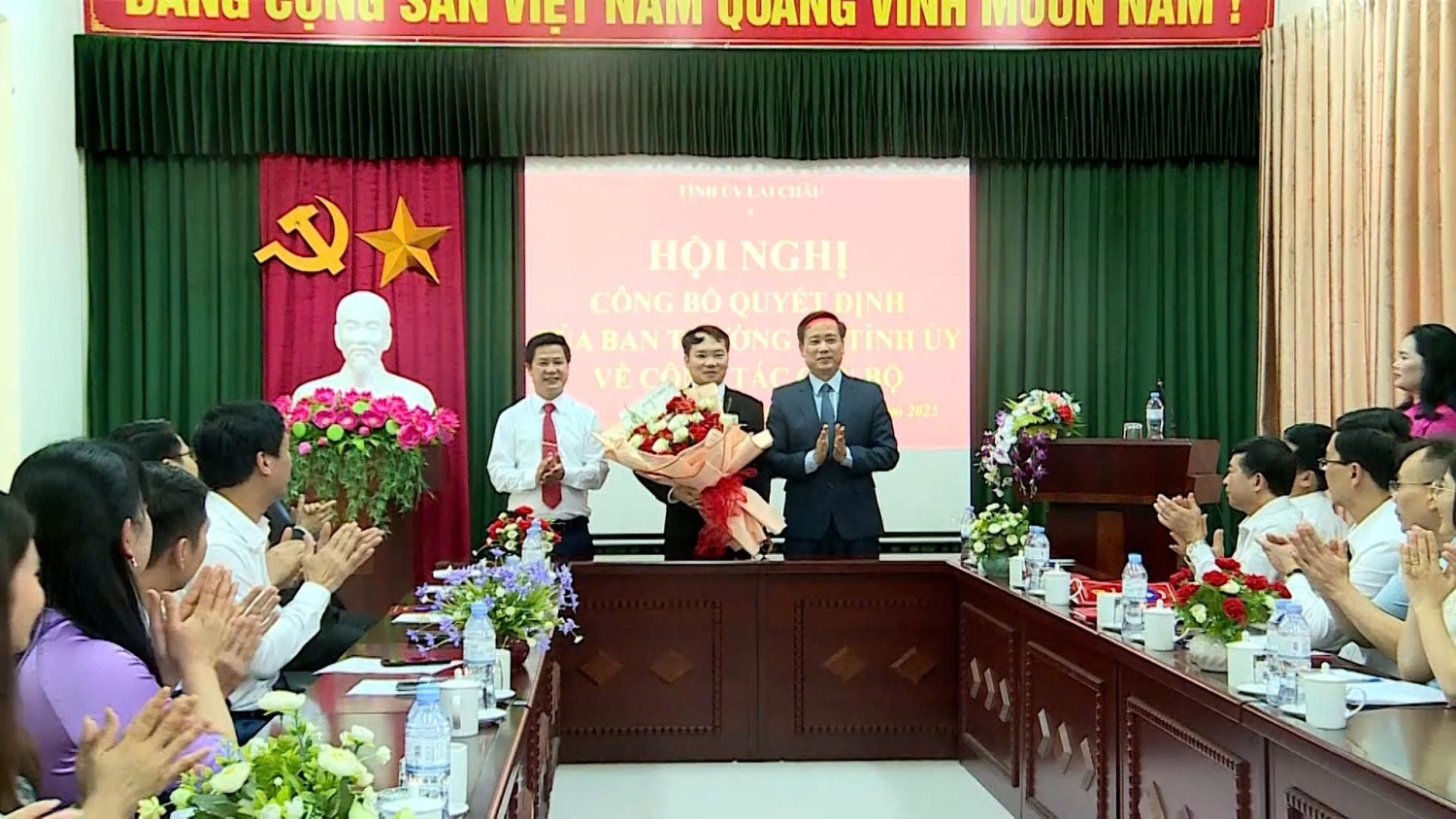 71hoang hoi