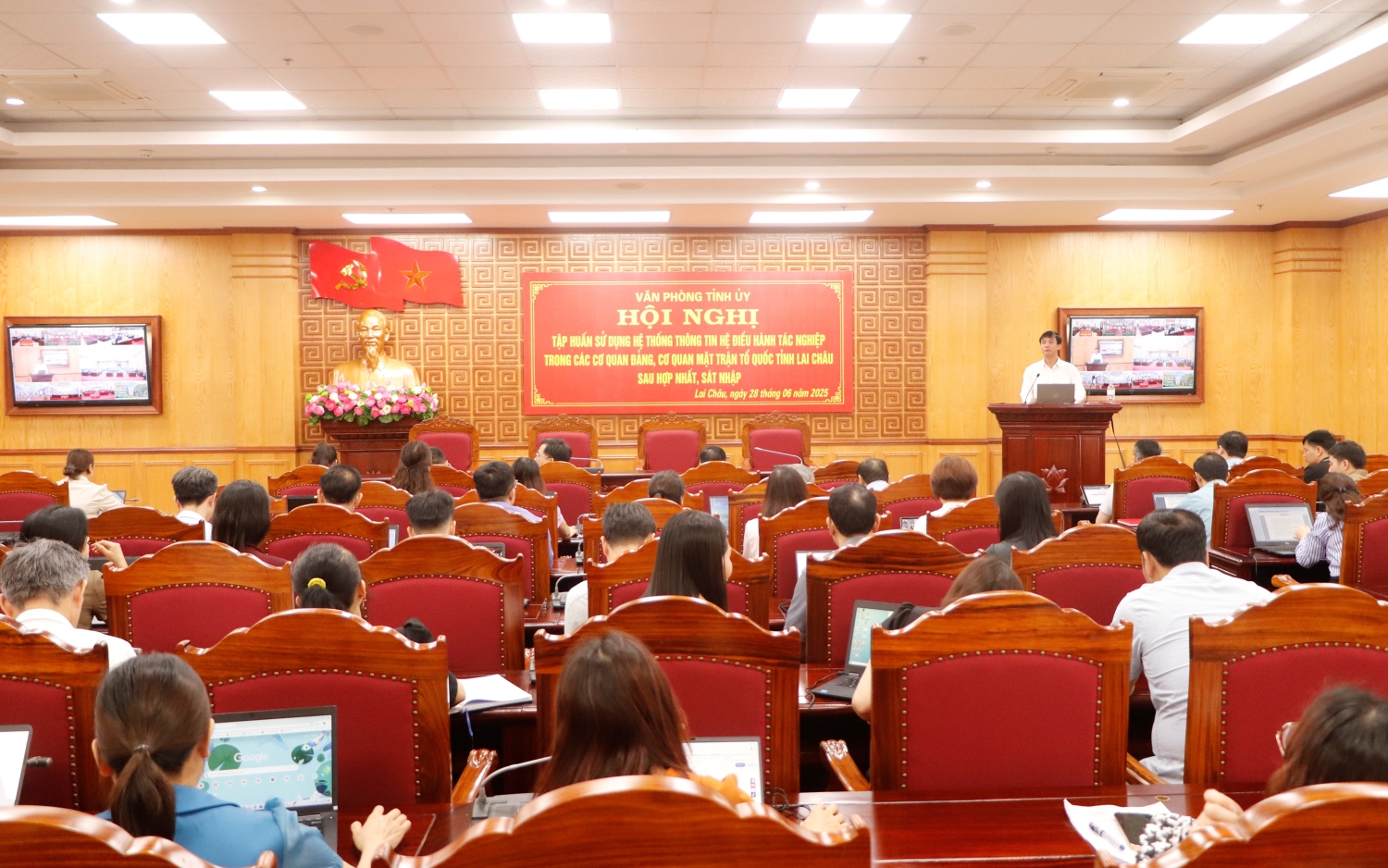 Quang cảnh Hội nghị tập huấn tại điểm cầu chính