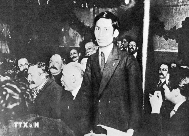 Từ ngày 25-30/12/1920, chàng thanh niên yêu nước Nguyễn Ái Quốc (tên của Chủ tịch Hồ Chí Minh trong thời gian hoạt động cách mạng ở Pháp) tham dự Đại hội lần thứ 18 Đảng Xã hội Pháp ở thành phố Tours với tư cách đại biểu Đông Dương.