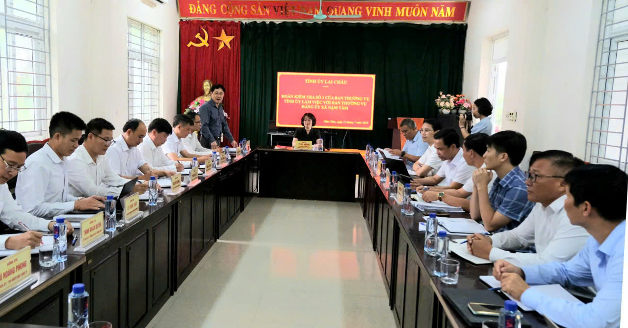 Quang cảnh buổi làm