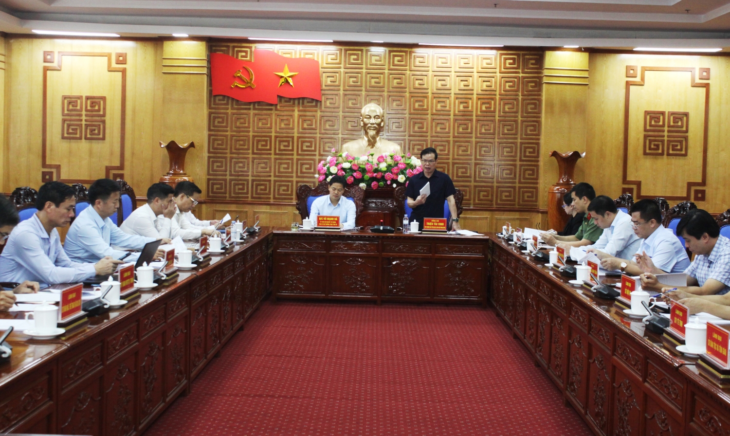 Quang cảnh buổi làm việc