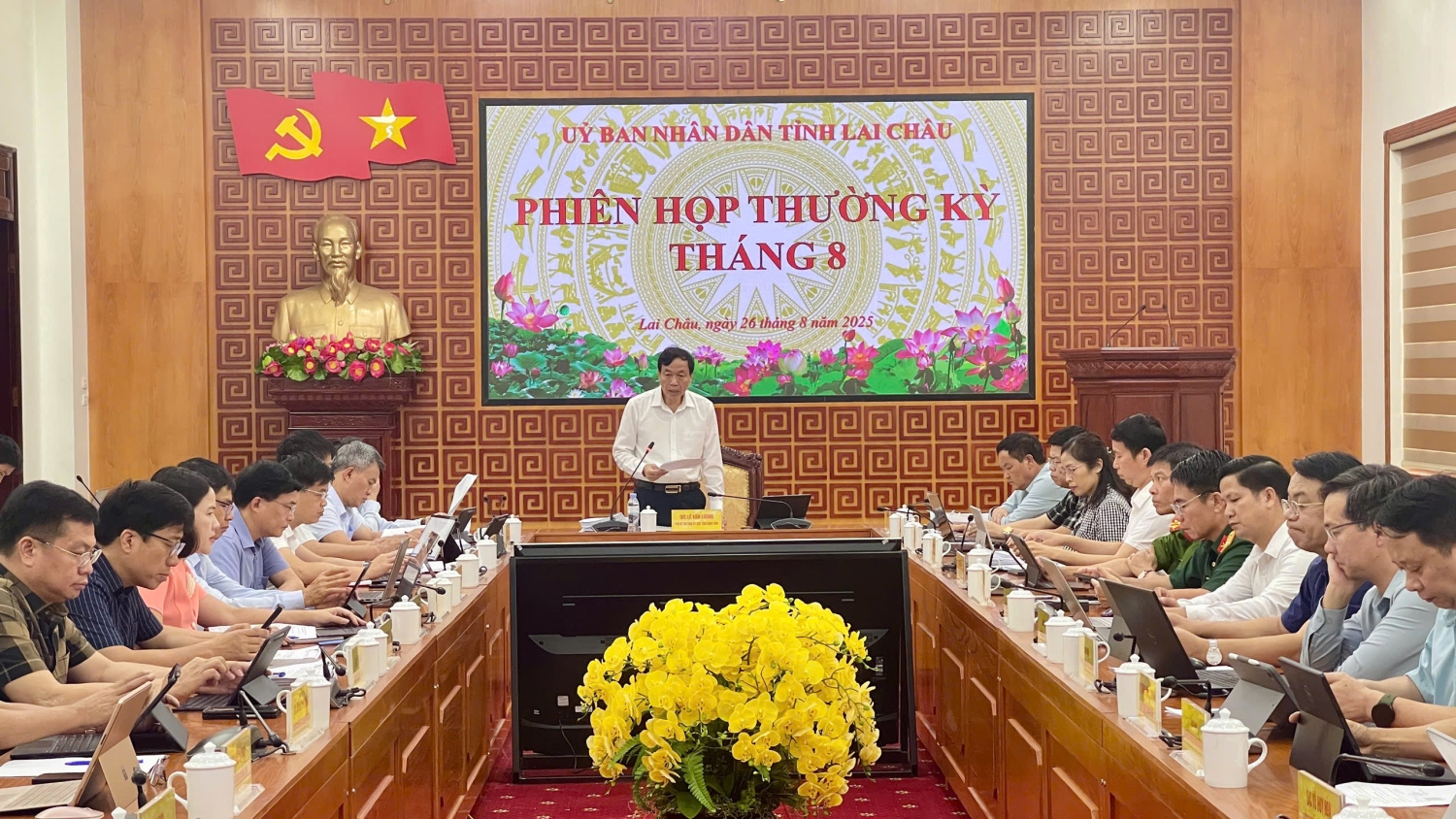 Quang cảnh Phiên họp
