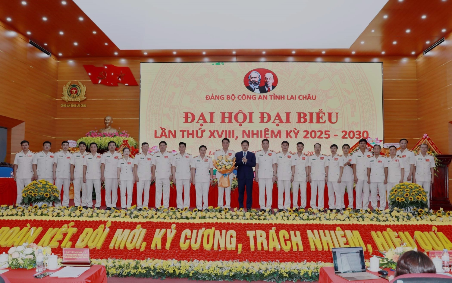28thu trang